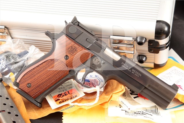 Smith & Wesson S&W 952-1 Target Performance Center Semi Automatic Pistol, Case & More! MFD 2002